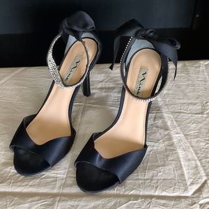 Nina heels Size 7.5 BLACK